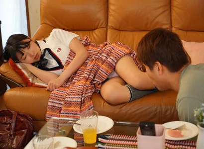 Gã này đụ em gái mới lớn của người yêu